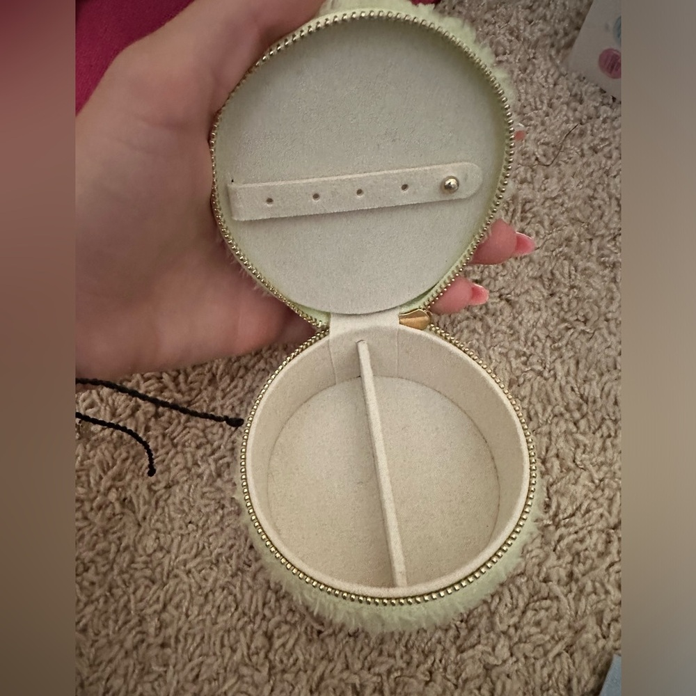 Target’s Fluffy Green Jewelry Box | Size OS
